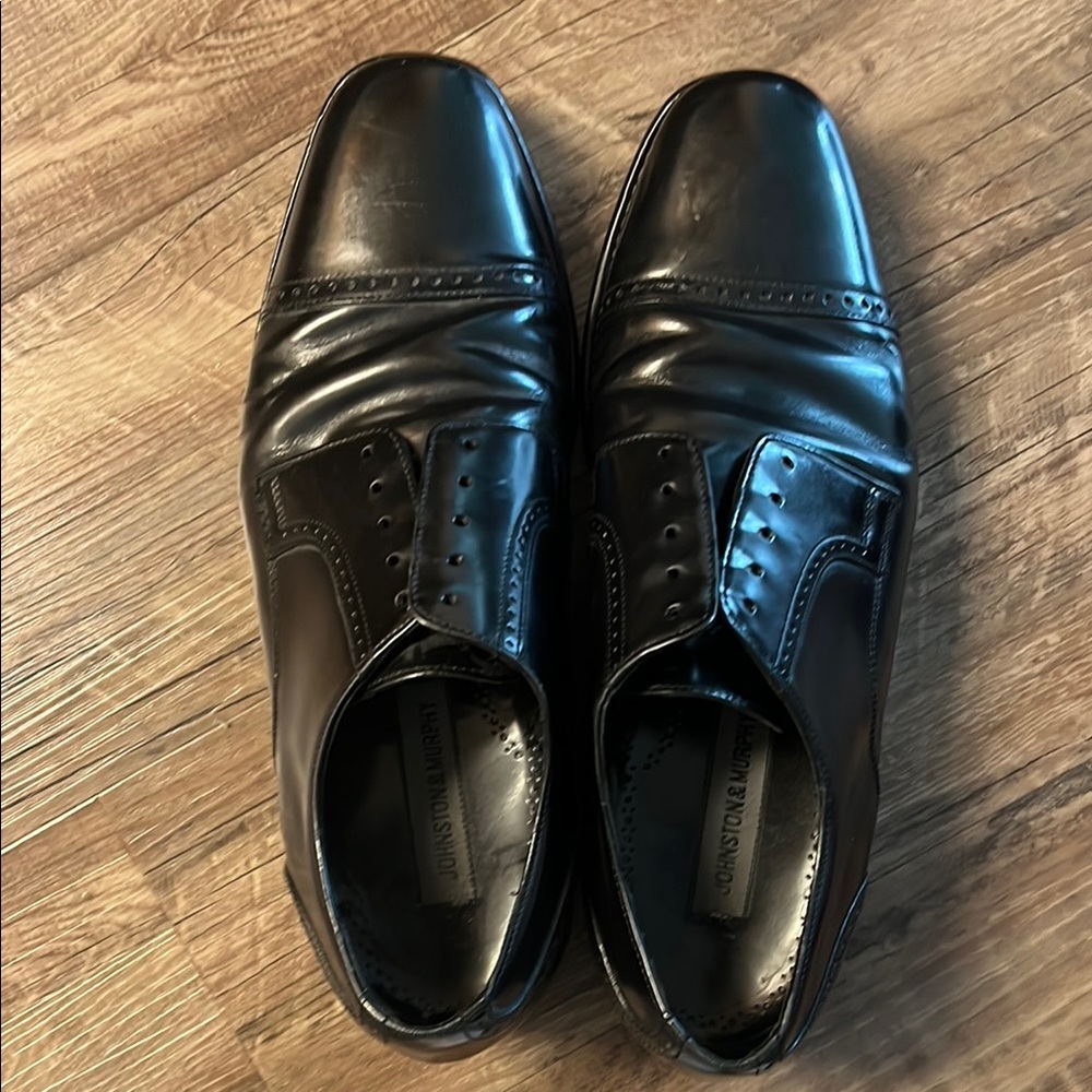 Johnston & Murphy Black Leather Oxfords Classic Design